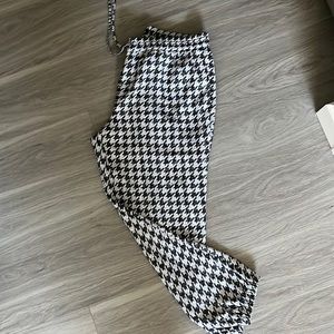 NEW black and white capri pants